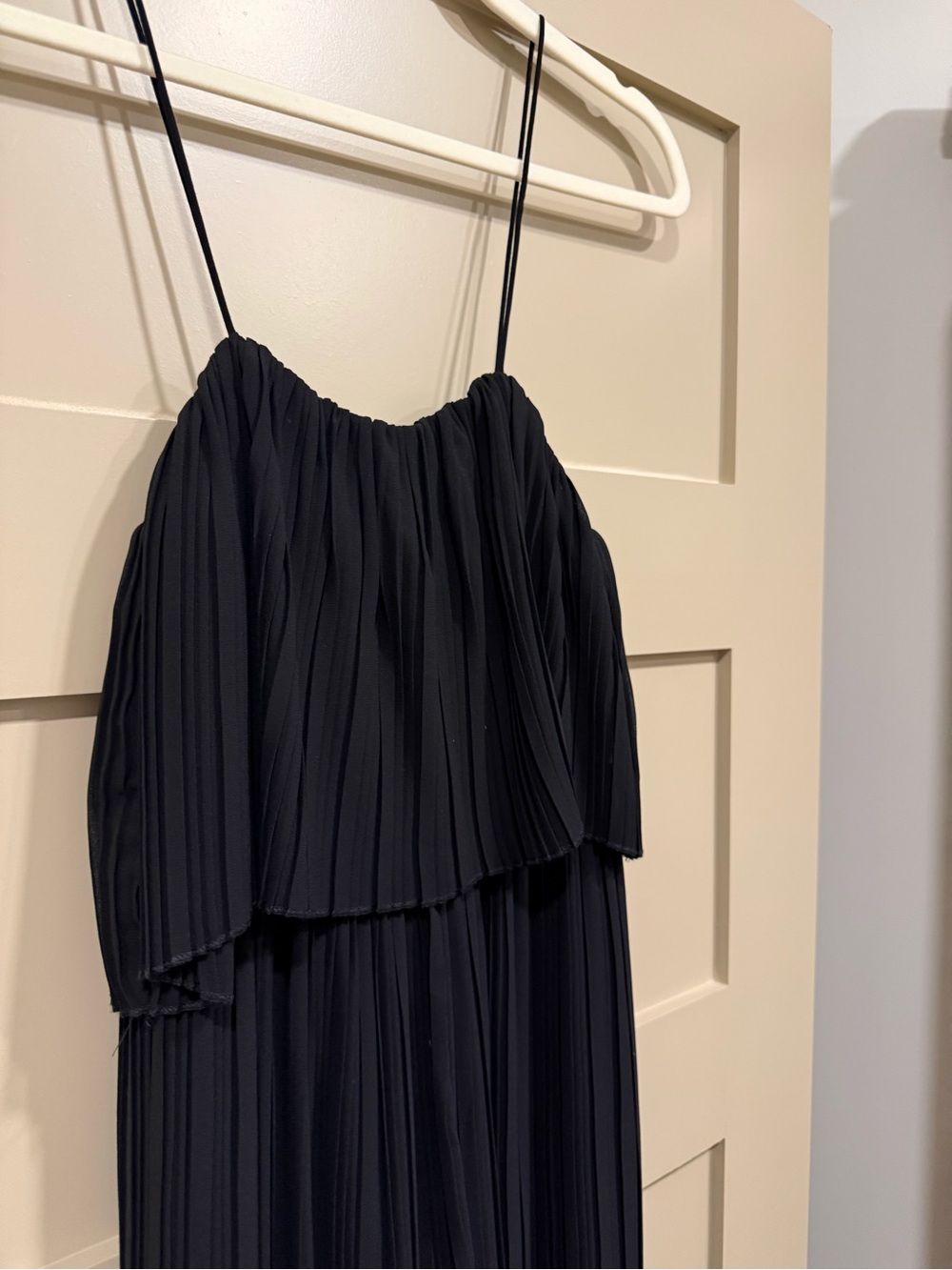 Vici Black Pleated Wide-Leg Spaghetti Strap Jumpsuit - Picture 4 of 6